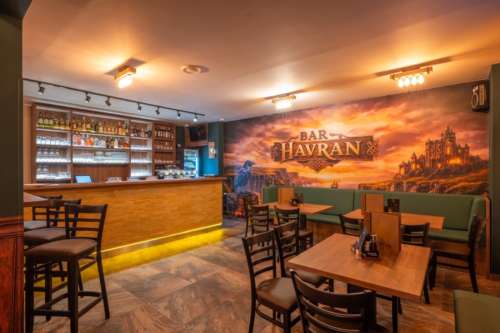 Bar Havran interier